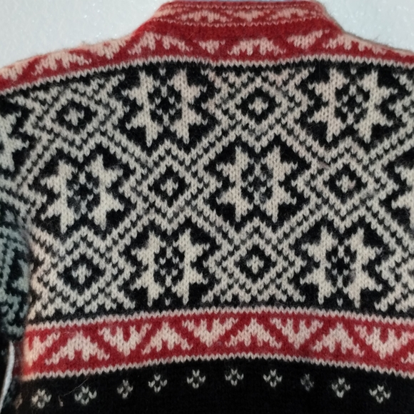 L.L.BEAN Freeport Maine Sweater 85% Wool 15% Nylon sz Extra Small Barbiecore Ski - Picture 9 of 13